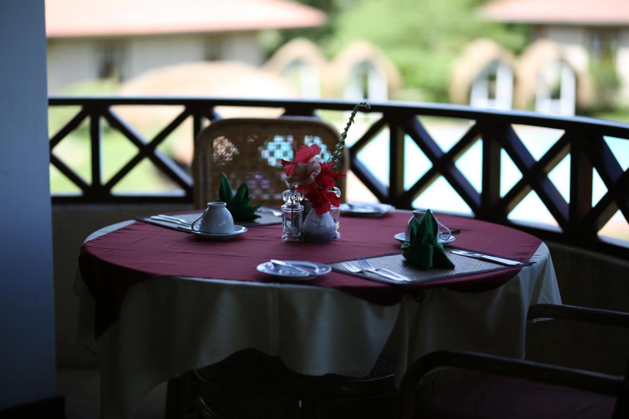 Hibiscus Garden Hotel Tissamaharama Exterior photo